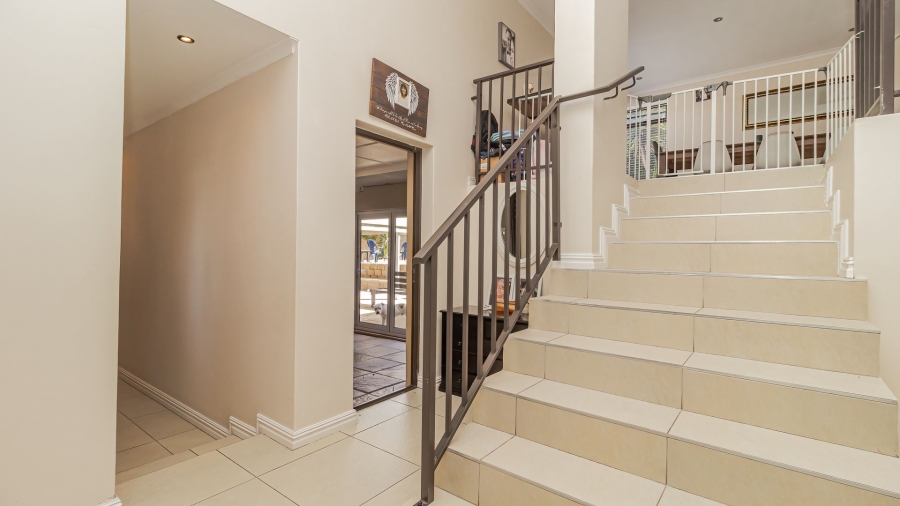 4 Bedroom Property for Sale in Flamingo Vlei Western Cape
